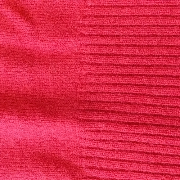 Sweaters - Picture 4 of 4